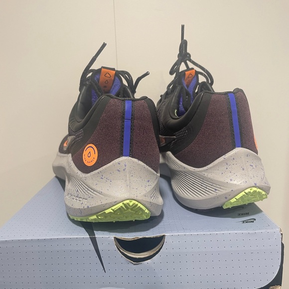 Nike Zoom women’s 11.5 - Picture 4 of 6